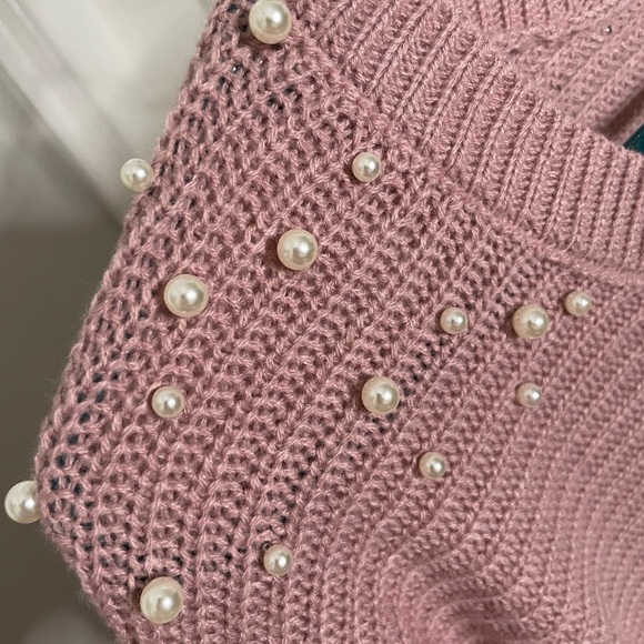 Elegant Pearl-Embellished Pink Sweater - Picture 2 of 3